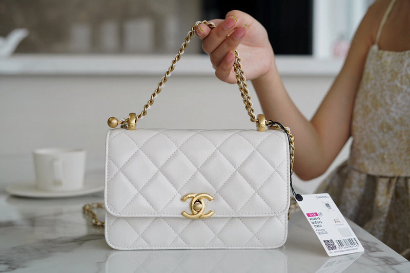  women's handbag, mid design, view 1