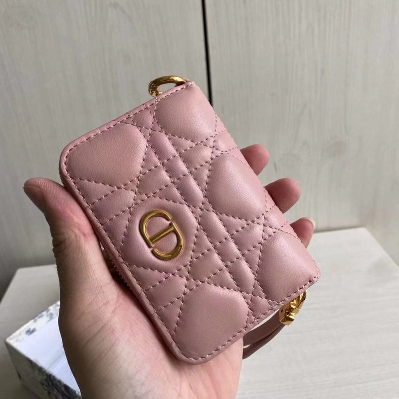 Side profile of modern statement women's handbag – women's designer-style accessory
