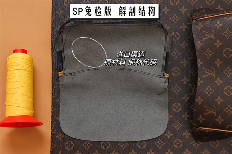  Graceful shoulder bag front view 43