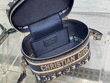 Luxury Monogram Shoulder Bag - Women's Elegant Designer Fashion - NM7330