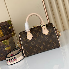 Chic Women's Designer Tote - Luxury Premium Handbag Style - NM4830