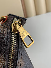 Luxury Signature Top Handle Bag - Elegant Women's Designer Handbag - NM4705