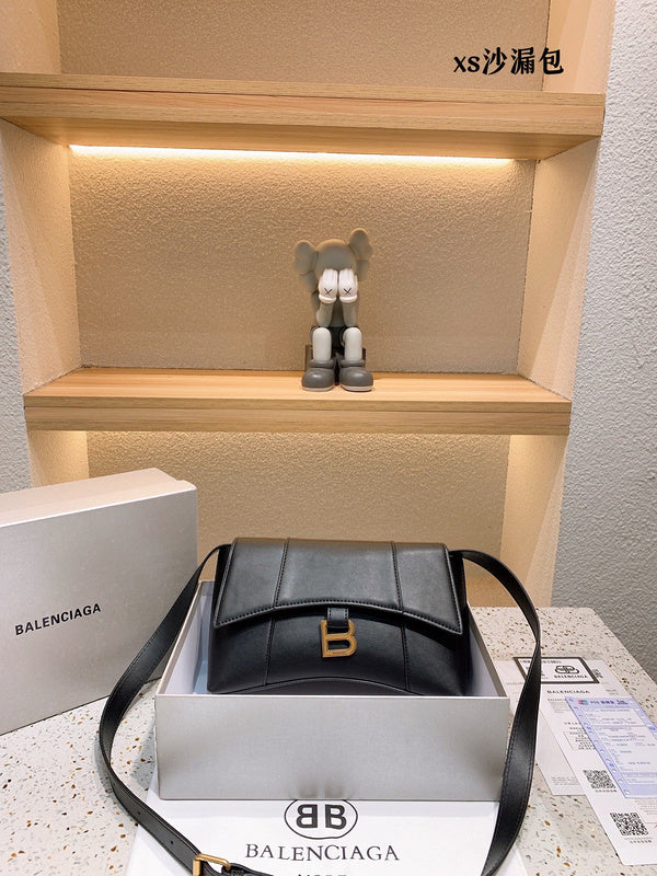 Ziva's Charm handbag – interior view (one versatile size)
