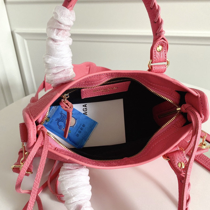 Zivas Charm Streamlined Design Statement Handbag (Signature Shape & Finish) – Close-Up Detail
