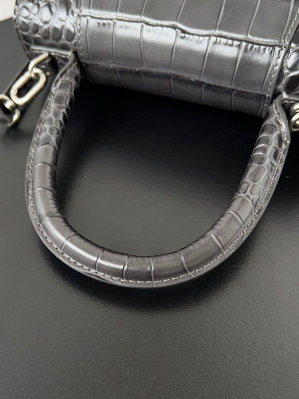 Zivas Charm Understated Luxury Statement Handbag (Modern Wardrobe Staple) – Close-Up Detail