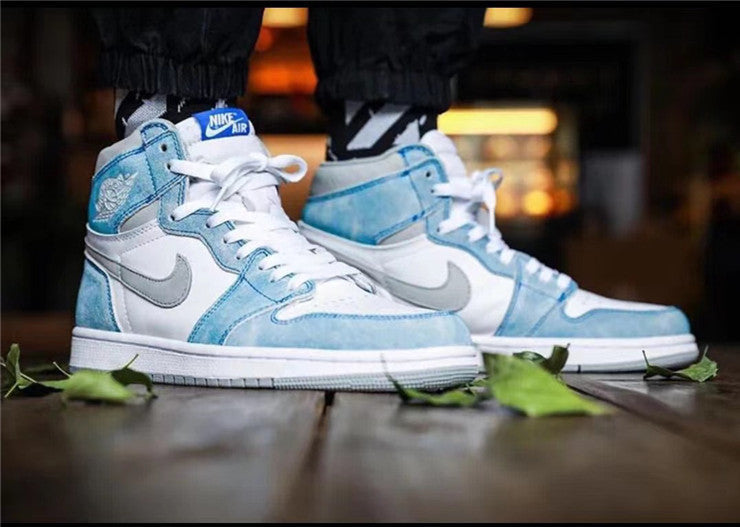 Nike crisp white luxury sneakers view 5 retro runner design