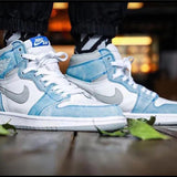 Nike crisp white luxury sneakers view 5 retro runner design