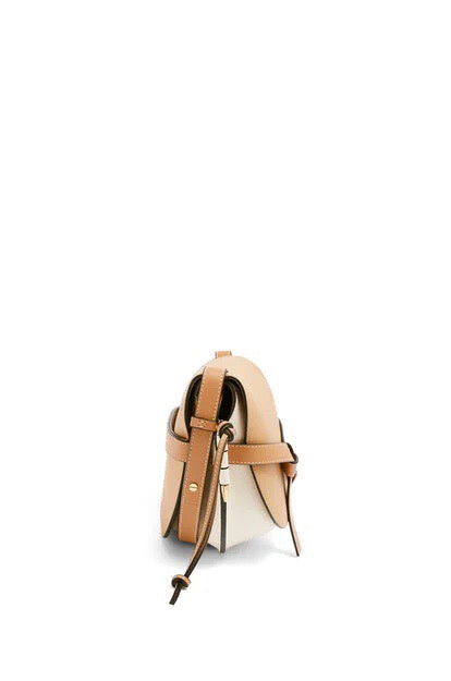 Ziva's Charm handbag – carry view (25cm*18cm*12cm)