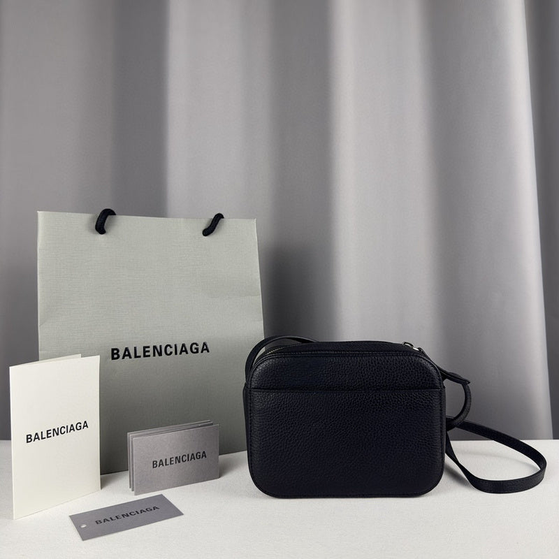 Zivas Charm Modern Minimalist Look Statement Handbag (Modern Wardrobe Staple) – Lifestyle Shot