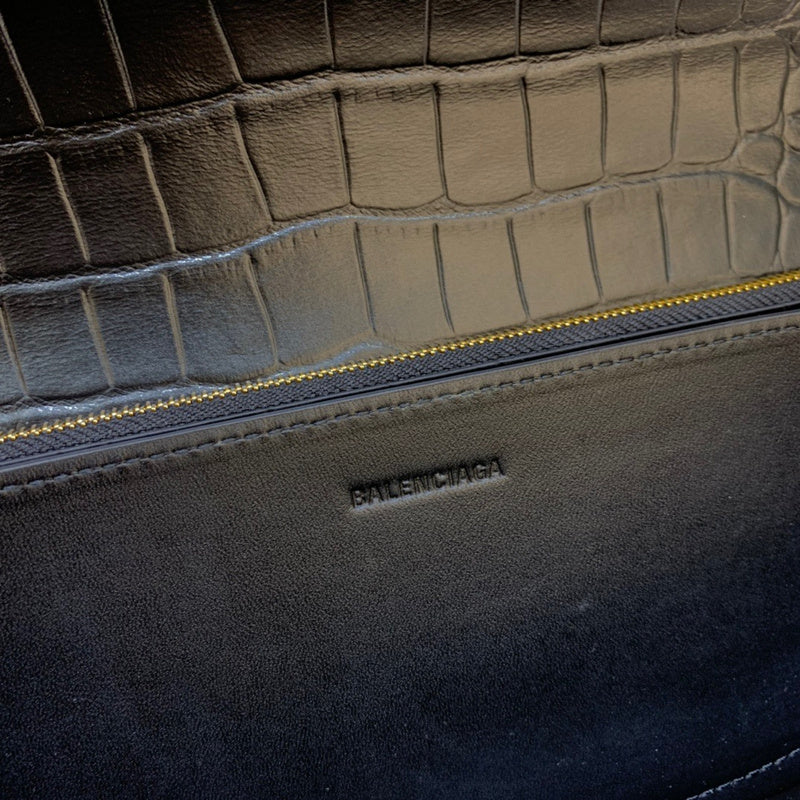 Statement Vegan Leather Handbag - Everyday Elegance | Women's Luxury Handbag #412 - texture close-up (image 9) of designer-inspired handbag