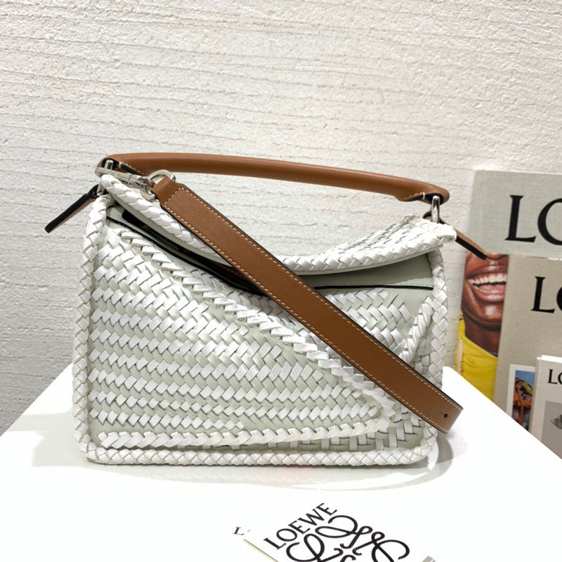 Ziva's Charm handbag – detail view (24cm*16.5cm*10cm)