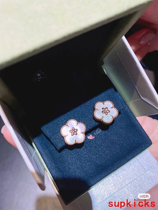 Lifestyle view of Van Cleef & Arpels unisex jewelry piece