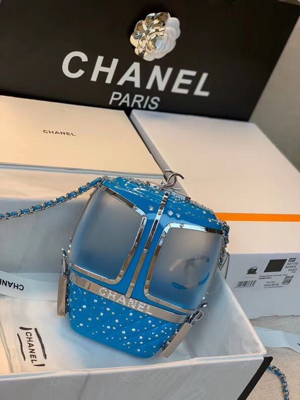  women's handbag, versatile design, view 1