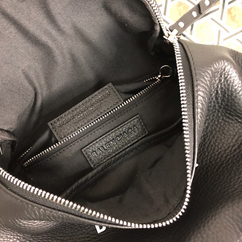 Side profile of premium chic women's handbag – women's luxury accessory