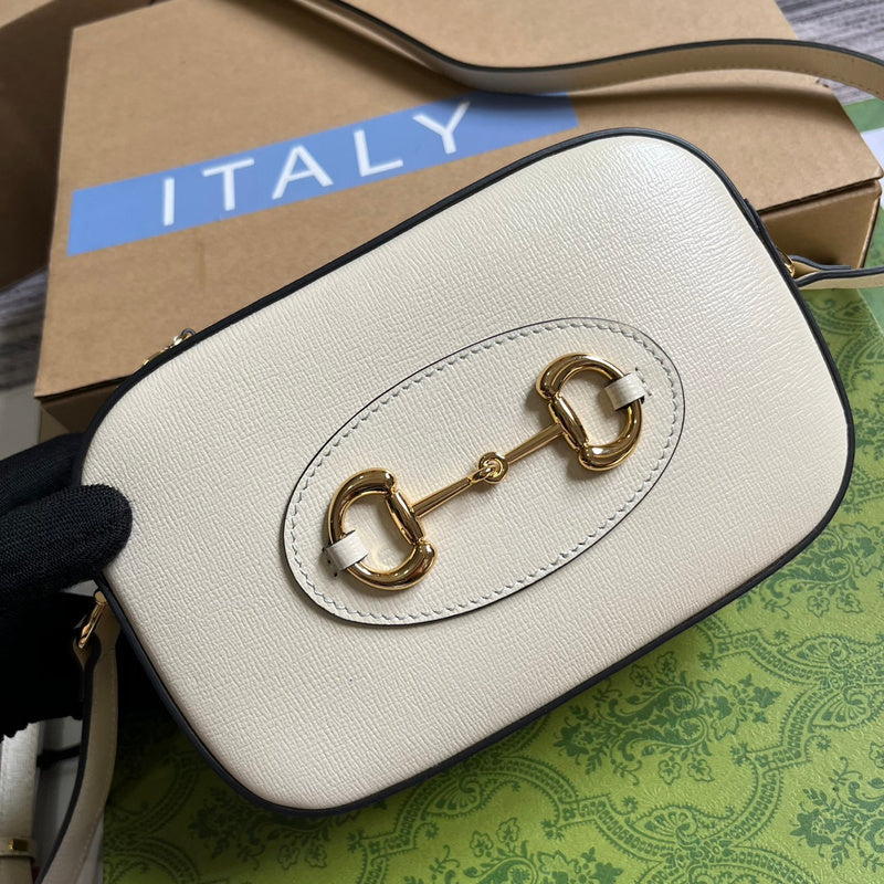 Handle and strap detail of elevated chic women's handbag – women's luxury accessory