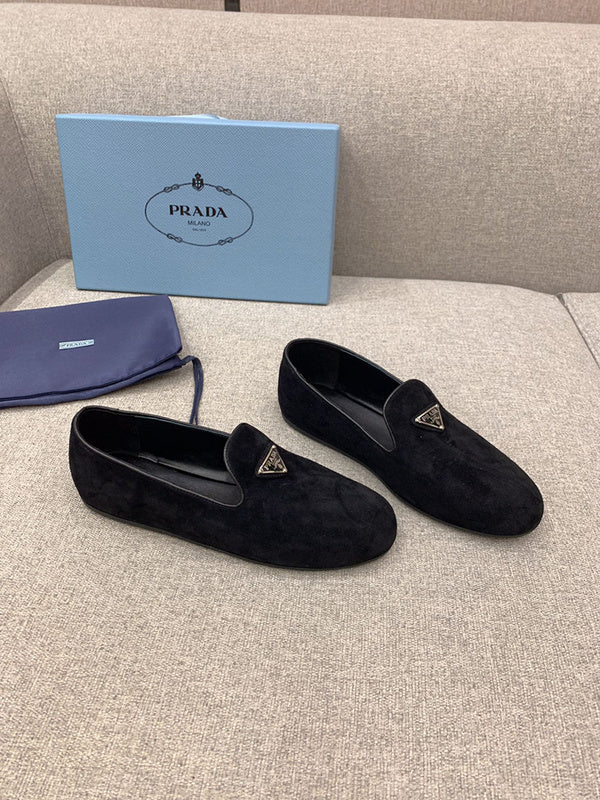 Front view of Prada luxury piece style No.122