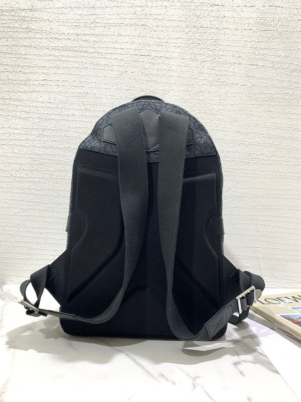 Ziva's Charm handbag – interior view (31.5cm*45cm*15.5cm)