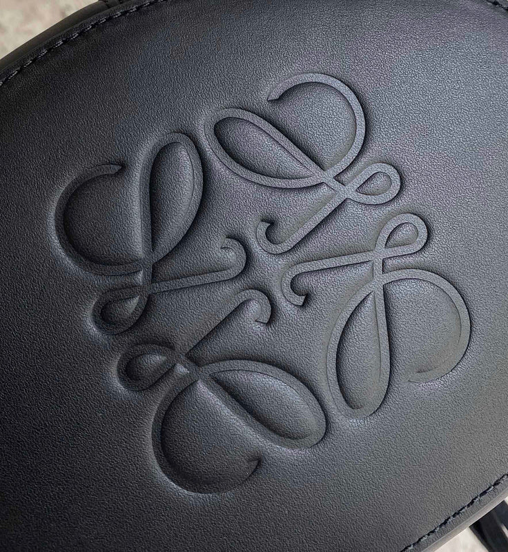 Ziva's Charm handbag – product shot (21.5cm*31cm*16cm)