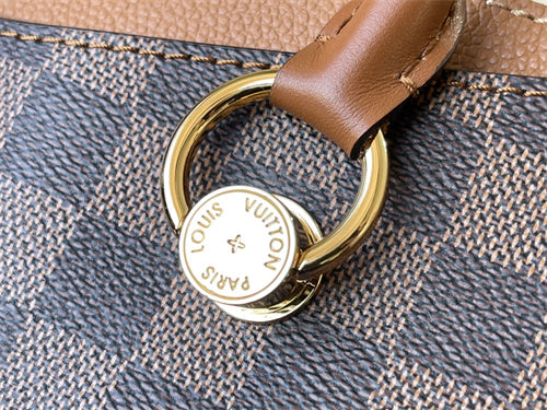  sophisticated shoulder bag styled with outfit