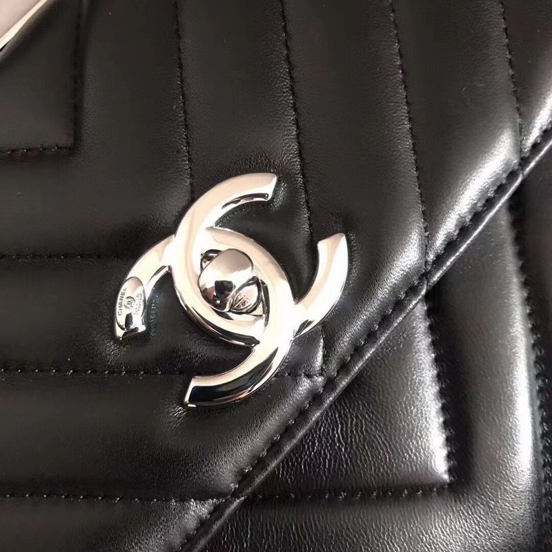 Zivas Charm Modern Minimalist Look Designer Handbag (Statement-Ready Design) – Interior View
