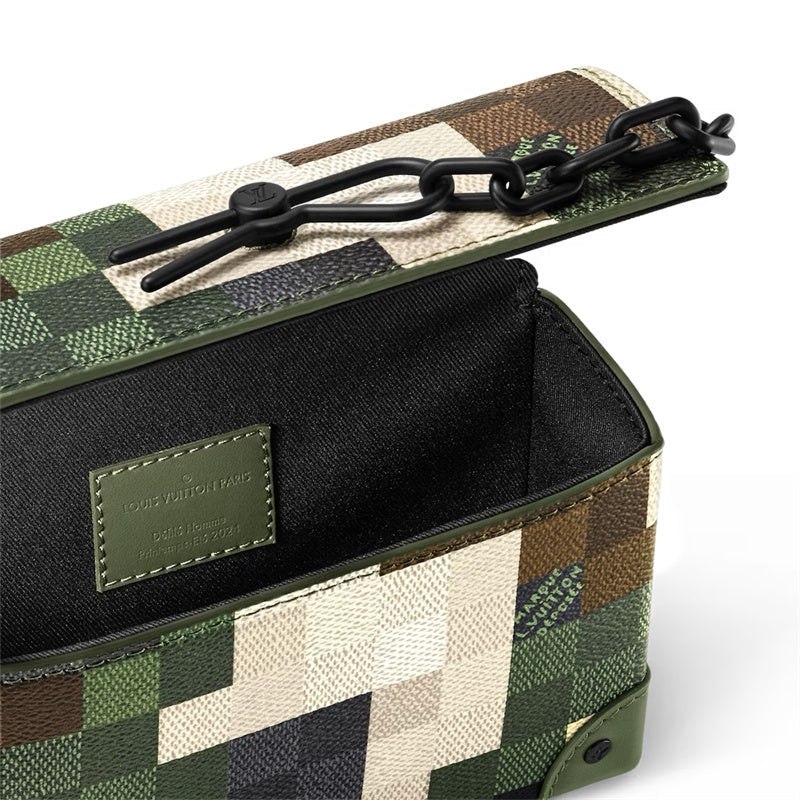  carryall bag close-up of hardware and finish 23