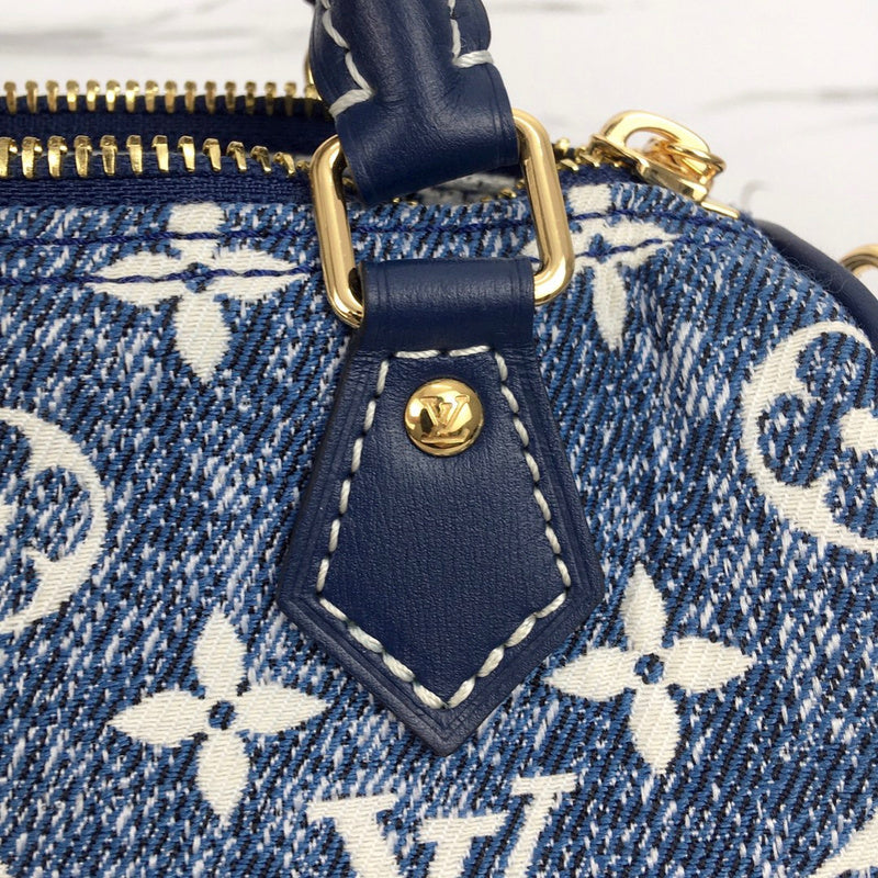Side profile of classic modern women's handbag – women's luxury accessory