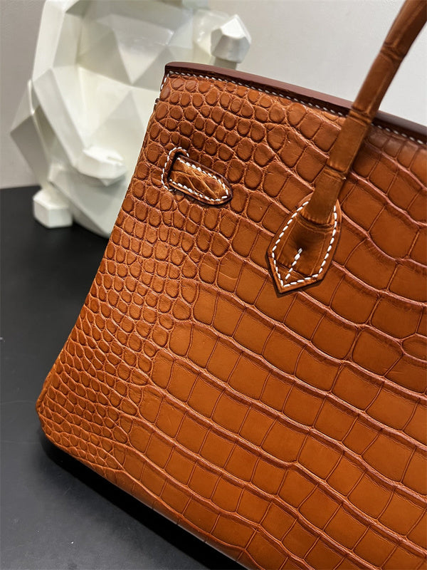  top-handle bag interior and compartment view