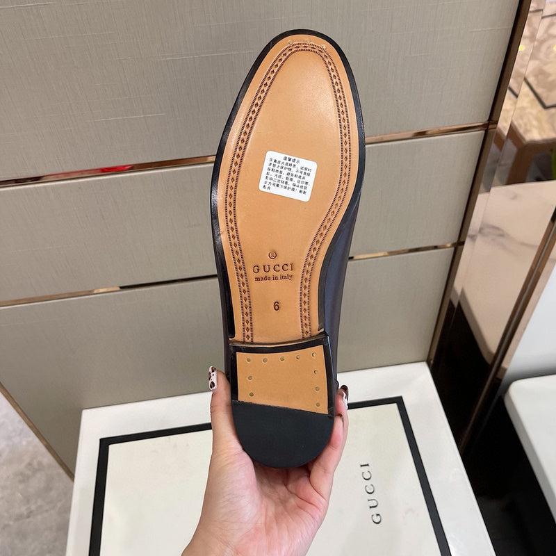 Side profile of Gucci bold contrast sneakers breathable knit upper