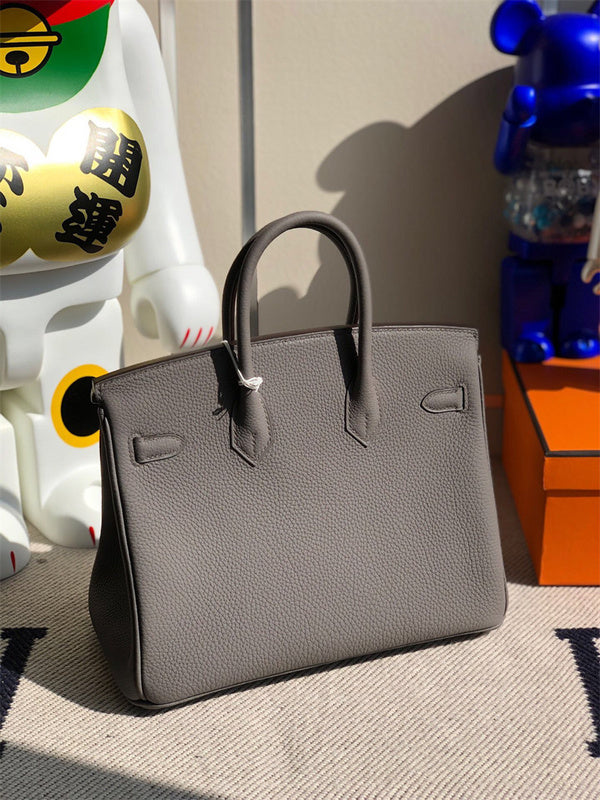  shopper bag interior and compartment view 9