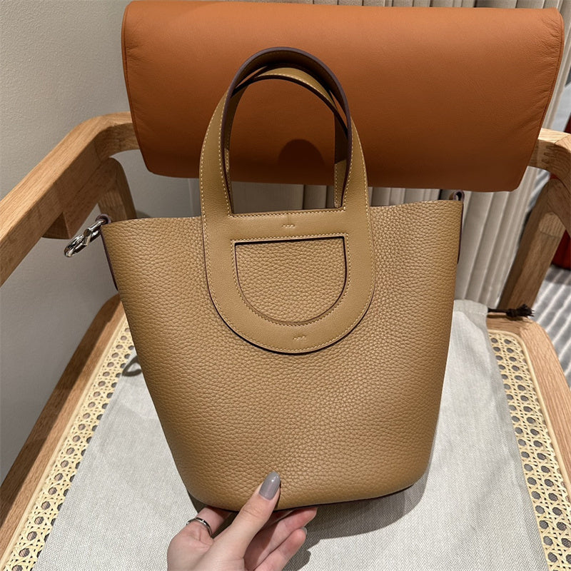  Refined shoulder bag carried on shoulder 22