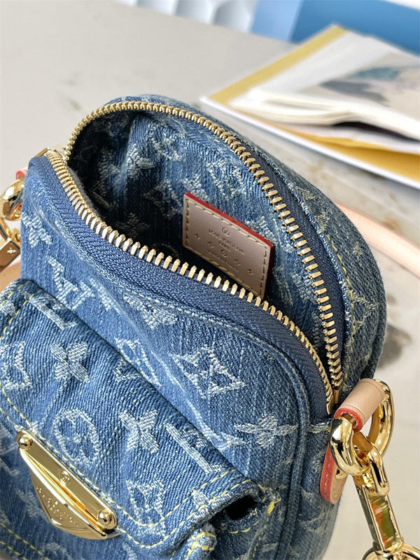  structured bag interior and compartment view 9