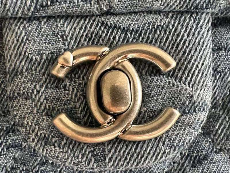 Zivas Charm Polished Finish Luxury Handbag (Elevated Accessory Essential) – Styled Look
