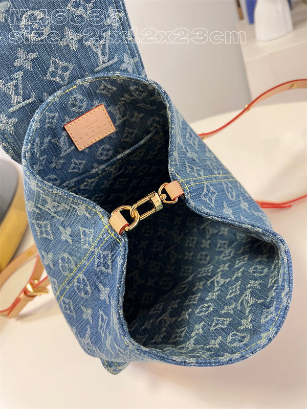  modern crossbody bag detail view showing craftsmanship 8