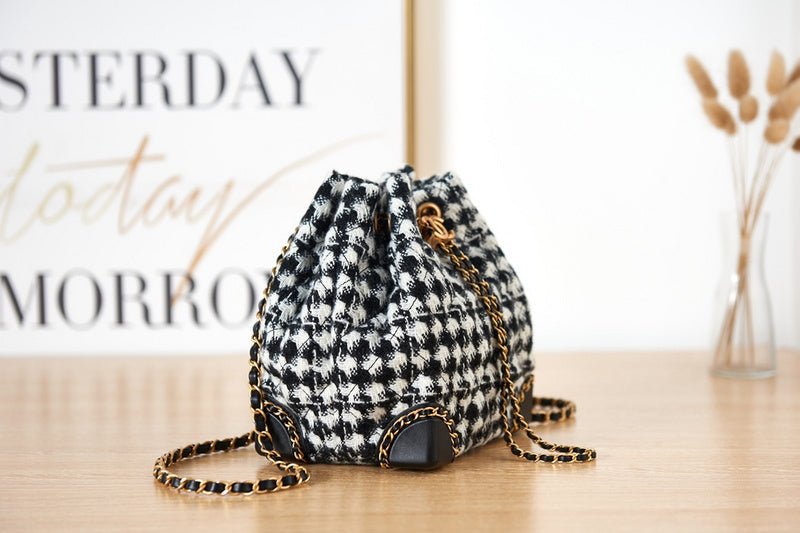 Zivas Charm Refined Everyday Style Designer Handbag (Versatile Style Statement) – Full Silhouette