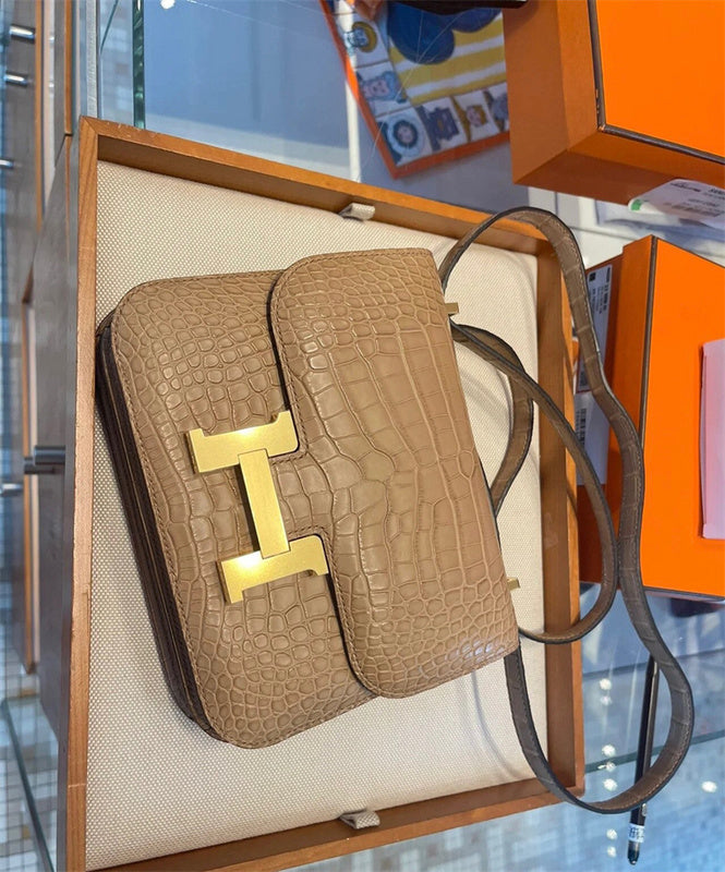  smart everyday bag detail view showing craftsmanship
