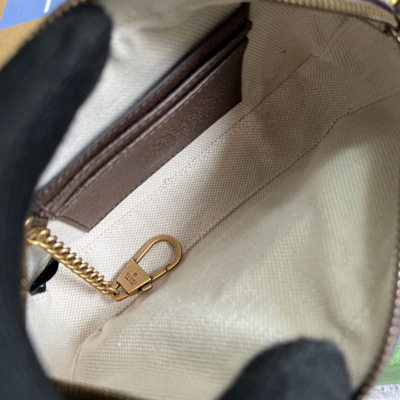 Side profile of chic refined women's handbag – women's designer-style accessory