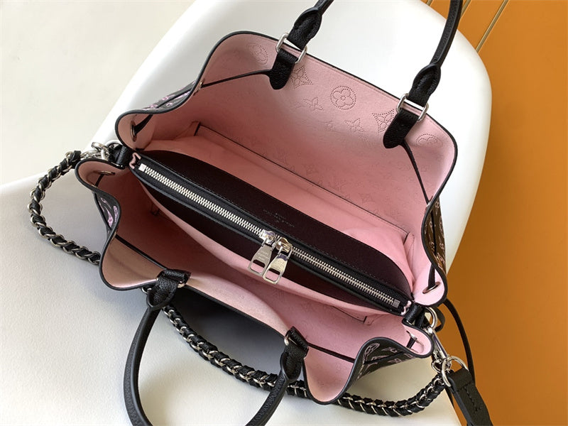  shopper bag interior and compartment view 9