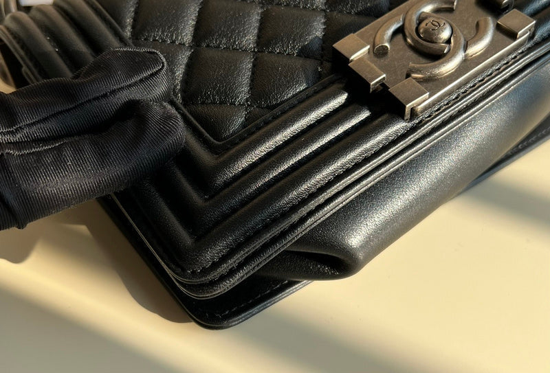  women's handbag, mid design, view 2