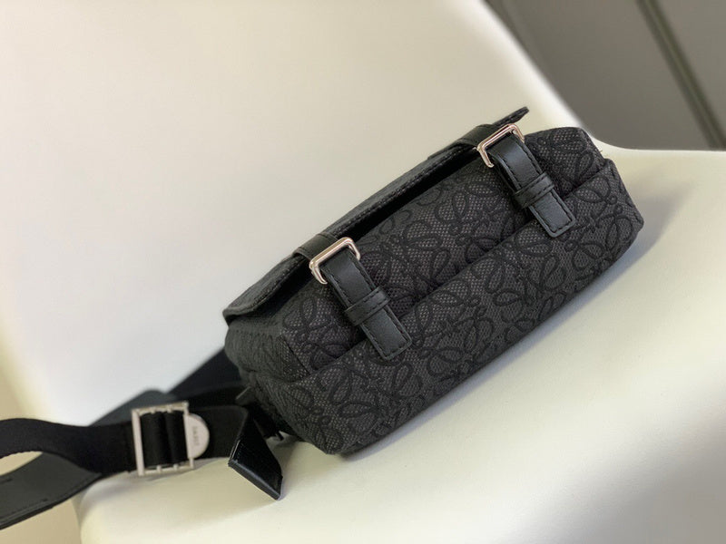 Ziva's Charm handbag – product shot (24cm*17.5cm*11cm)
