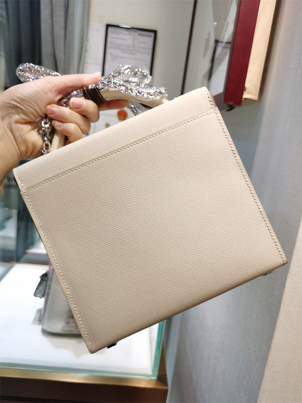  smart carryall bag styled with outfit