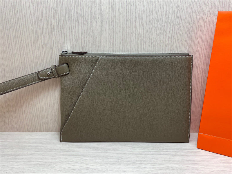  effortless crossbody bag detail view showing craftsmanship 14