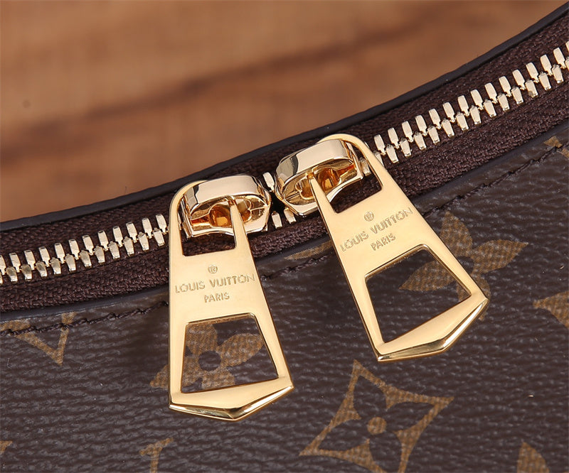  satchel close-up of hardware and finish