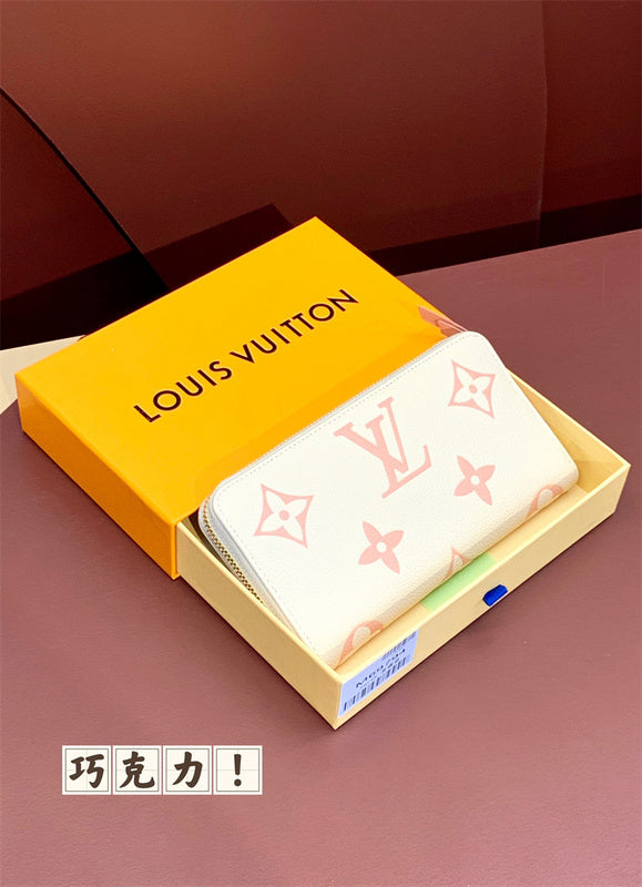  crossbody bag interior and compartment view 15