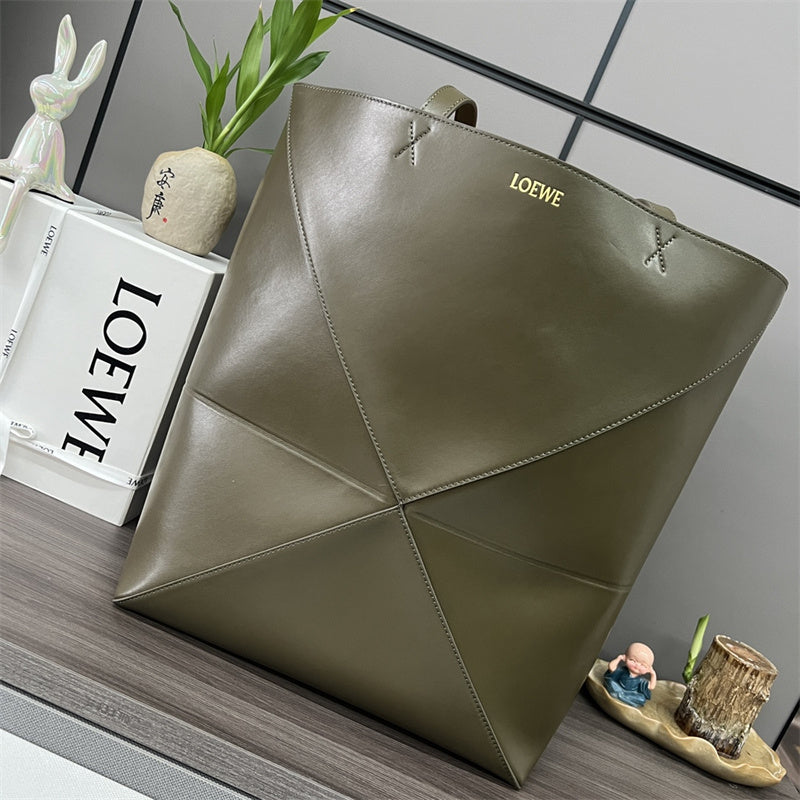 Ziva's Charm handbag – angled view (42cm*18cm*41cm)