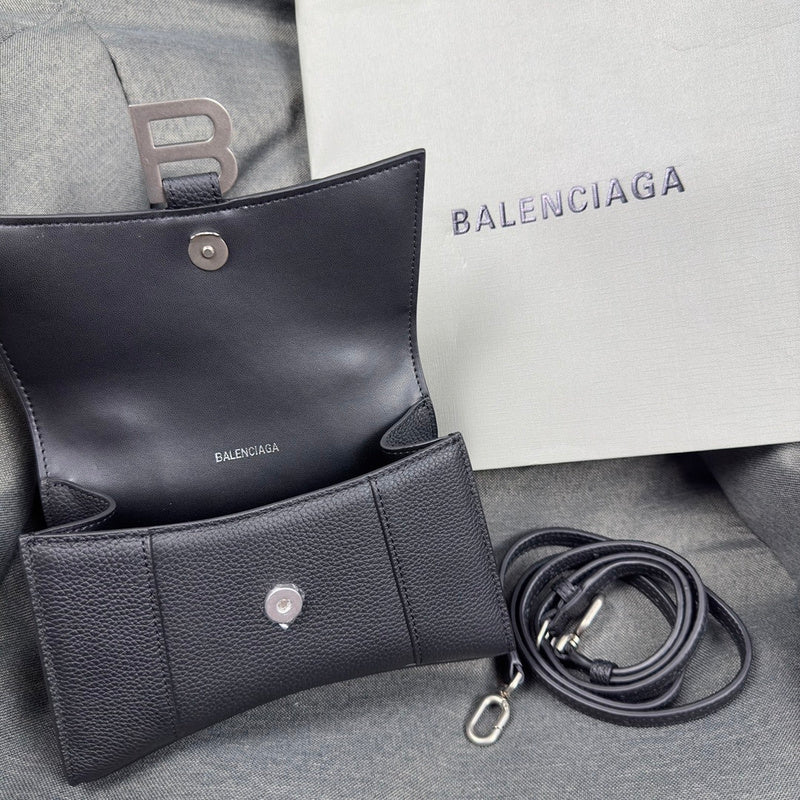 Zivas Charm Chic Craftsmanship Statement Handbag (Polished Everyday Piece) – Interior View