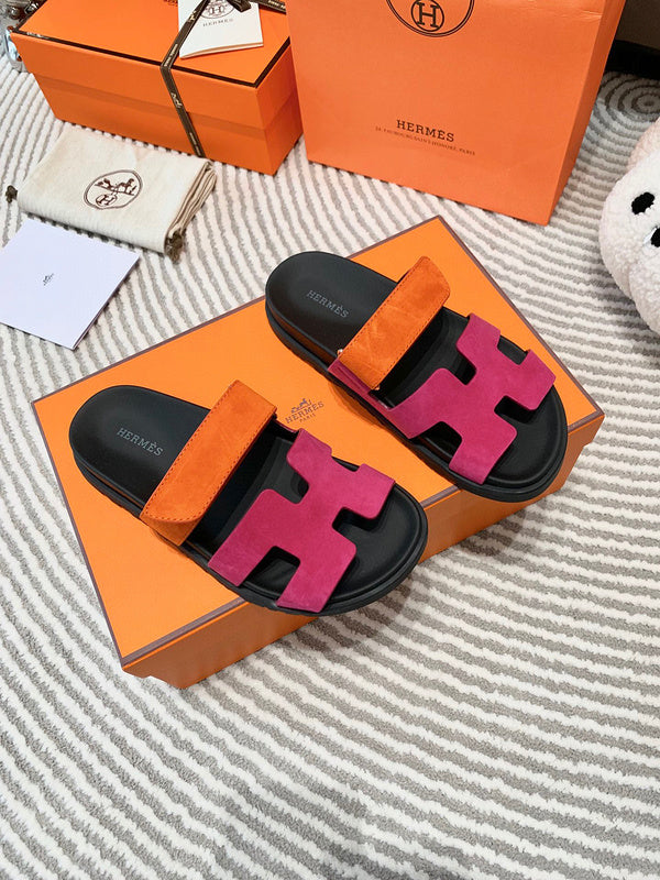 Hermès Grey Gladiator Sandals - Toe Detail View