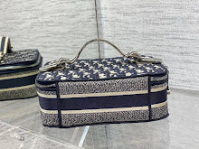 Designer Iconic Shoulder Bag - Luxury Women's Premium Fashion - NM7361
