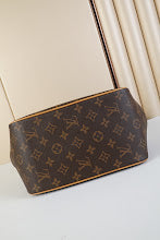 Luxury Iconic Crossbody Bag - Women's Elegant Designer Fashion - NM4326