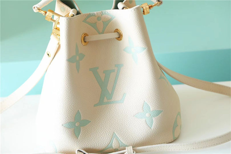  structured bag interior and compartment view