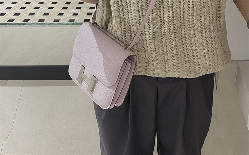  handbag interior and compartment view 21